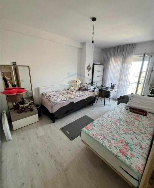 Shitet ,  Apartament 3+1 , Unaza e Re, Tirane.