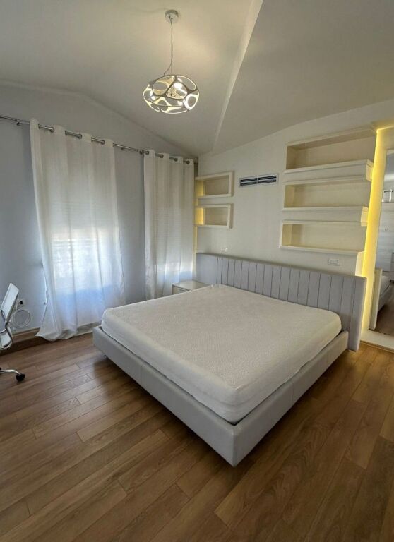AFFITTASI VILLA SU 4 PIANI – White House, TEG