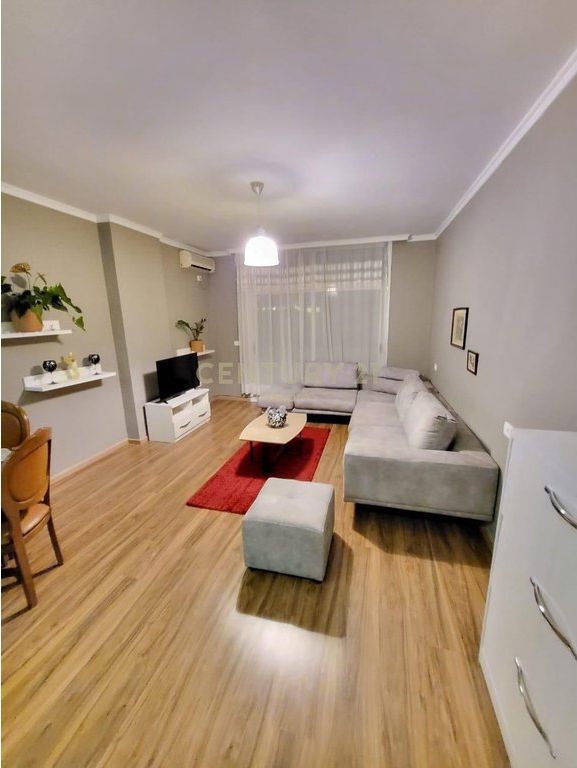 Appartamento 1+1 in affitto a Komuna e Parisit!