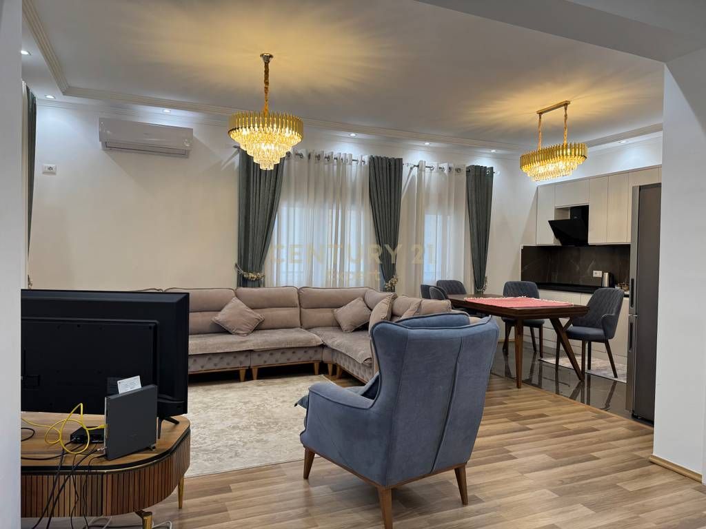 Vilë 4 katshe në shitje tek Kodra e Priftit
