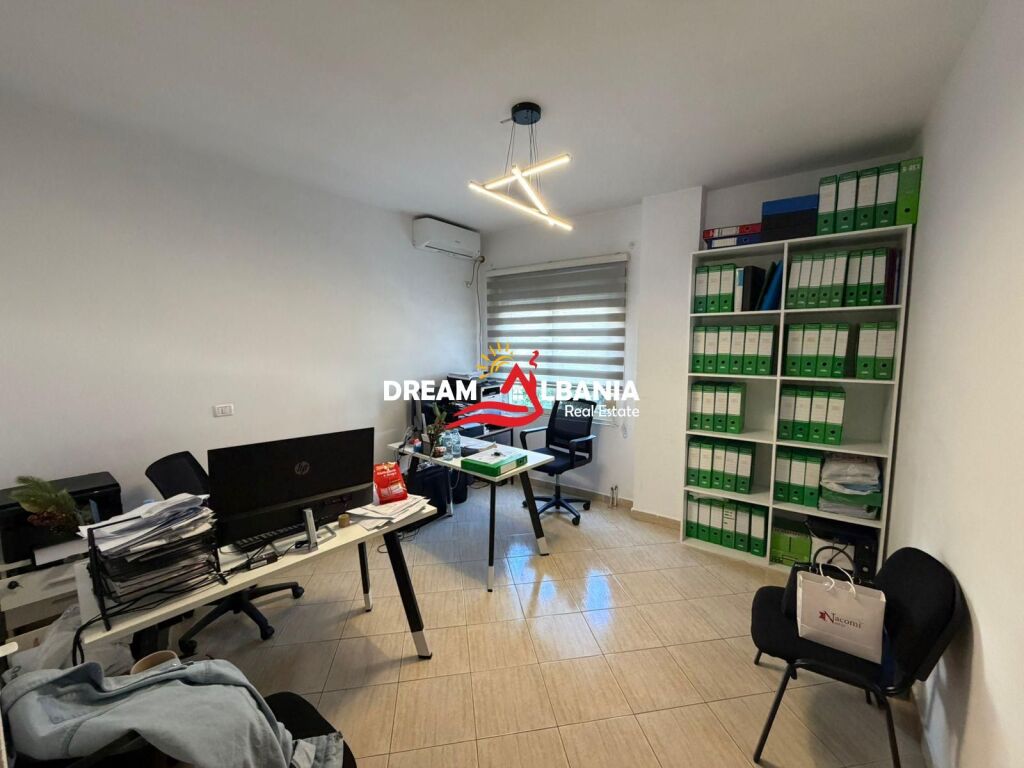 Furnished office for rent at the Paris Commune, near Kristal Center (ID 42611531)
