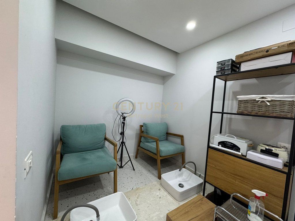 Business Premises (Nails Room) for Rent, Ballet School!