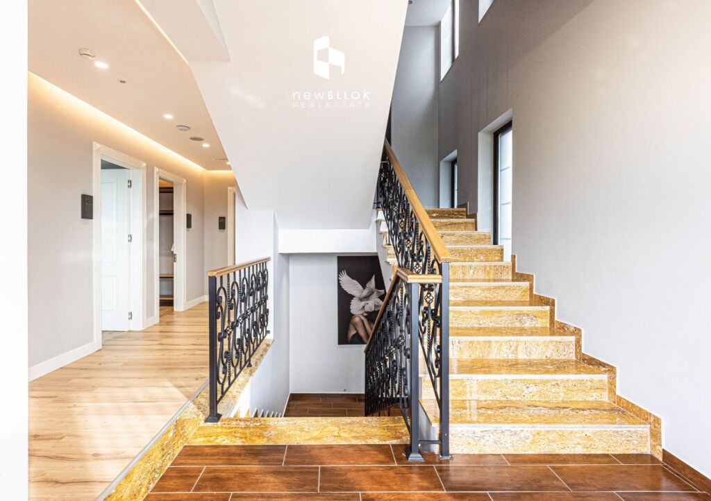 🏨 Hotel Moderno In Vendita - Korçë, Via Vilave | con Vista Panoramica su tutta Korçë | 1.100.000 Euro🔥
