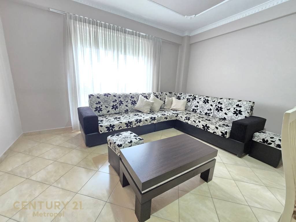 Affittiamo appartamento 2+1+2+garage in via Jordan Misja!