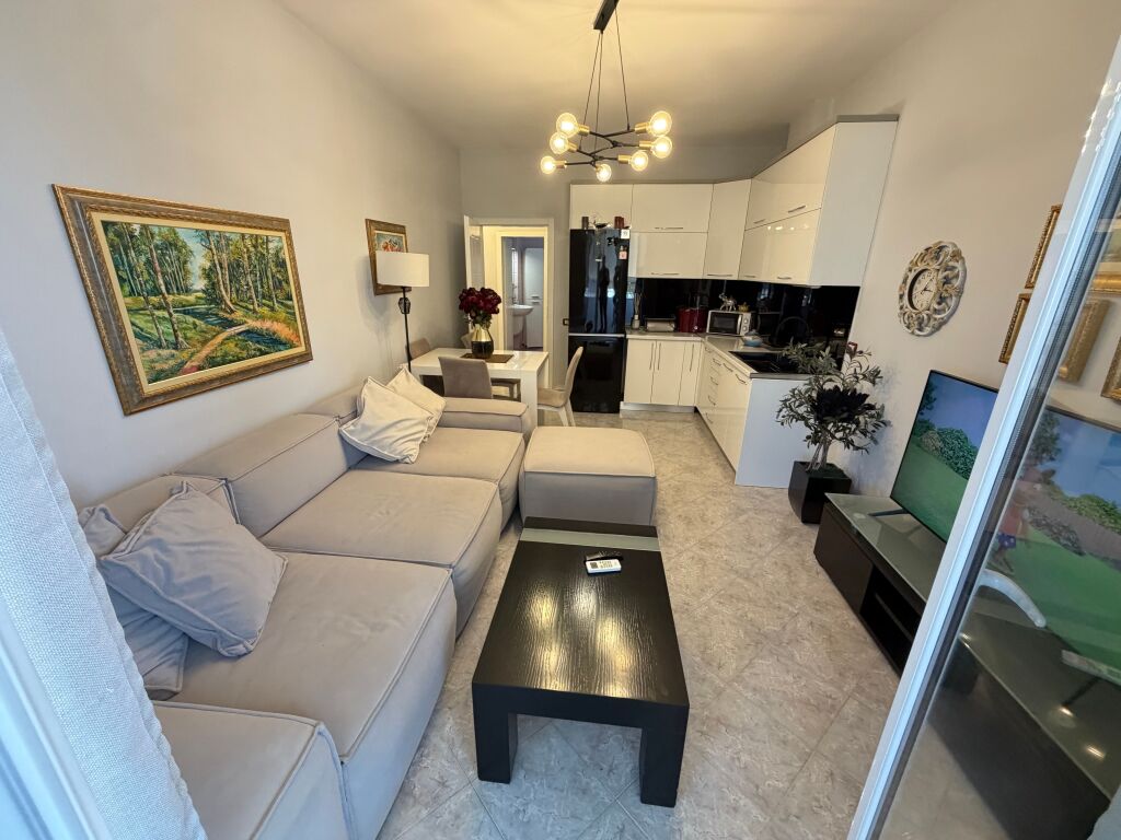 Jepet Apartamenti me qira 2+1 📍Rruga Vaçe Zela 21 dhjetori