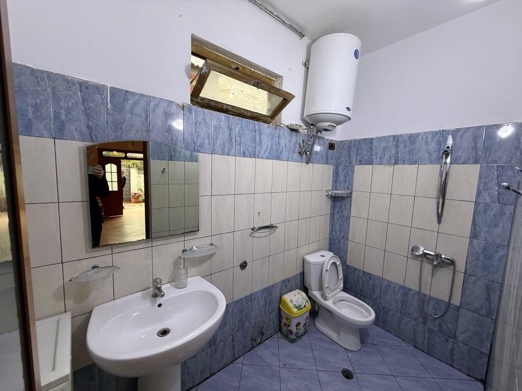 Affittasi 🏠Appartamento 2+1 con parcheggio 🅿️📍vicino a Casa Italia, arredato parte di una villa✨