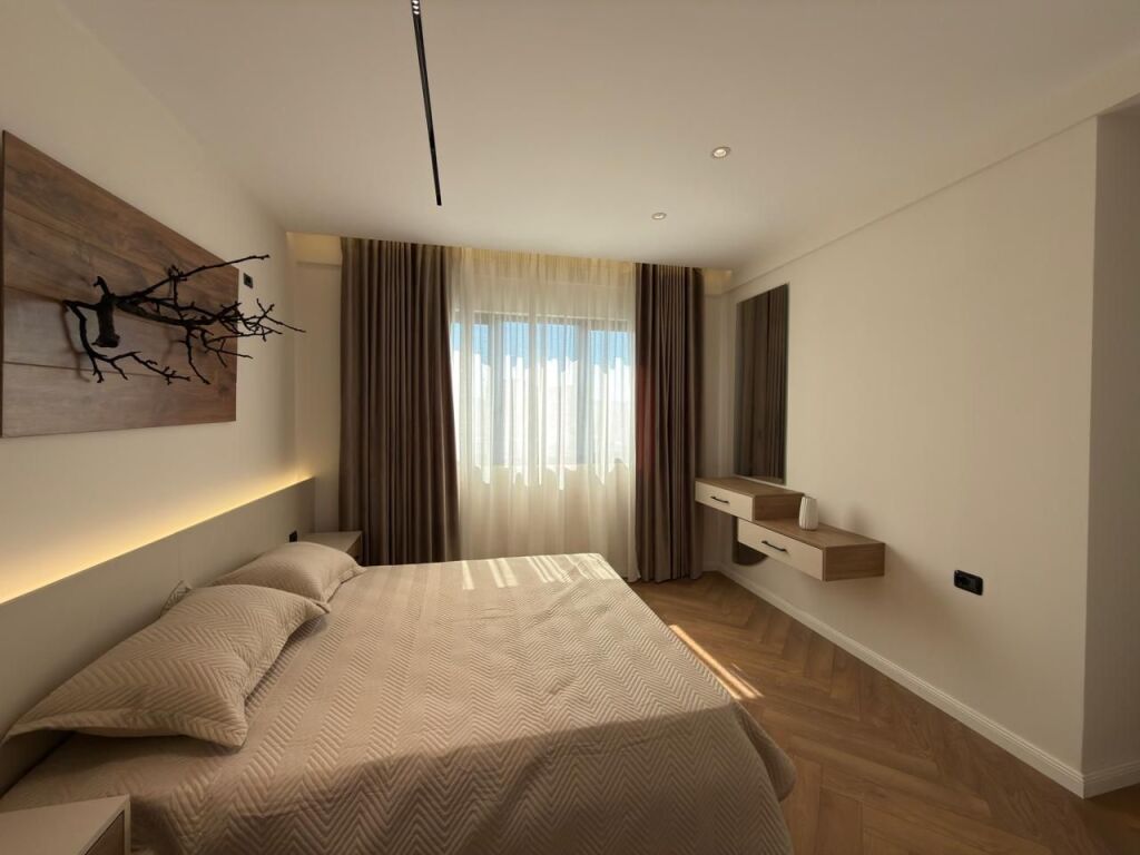 For sale, Apartment 2+1+ Balcony, ” Pallati me Shigjeta ”, Tirana.