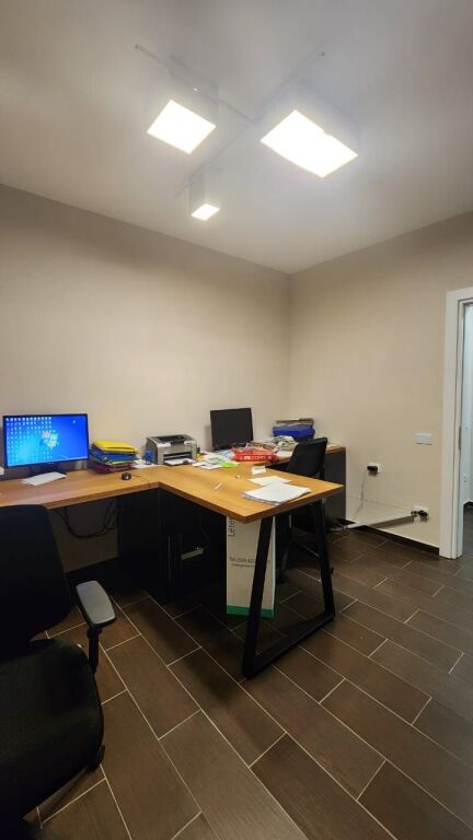 Spazio Ufficio in Affitto in Via Kosovareve