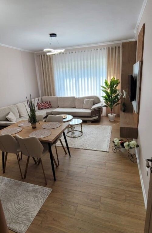 📌 Affittasi appartamento 2+1+2 al Kristal Center, vicino al Comune di Parigi