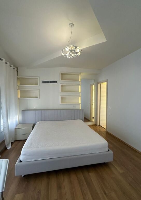 AFFITTASI VILLA SU 4 PIANI – White House, TEG