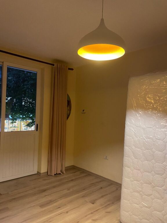 UFFICIO IN AFFITTO 96M2 PIAZZA WILLSON 100.000 LEKE FH-71281