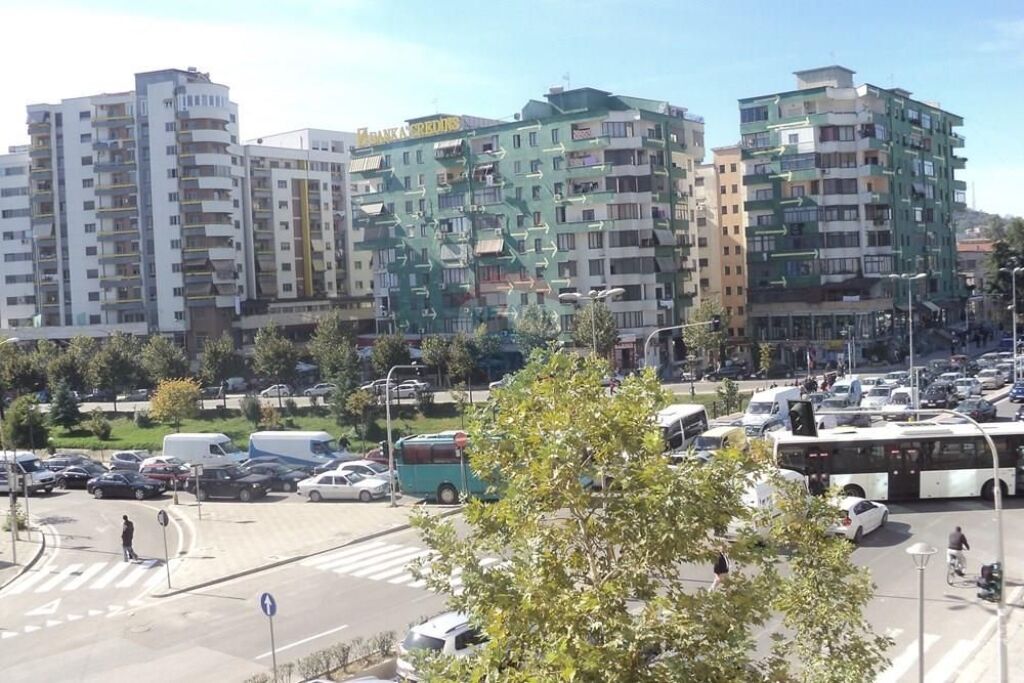 OCCASIONE Negozio 68m in vendita vicino al Palazzo con Freccia!