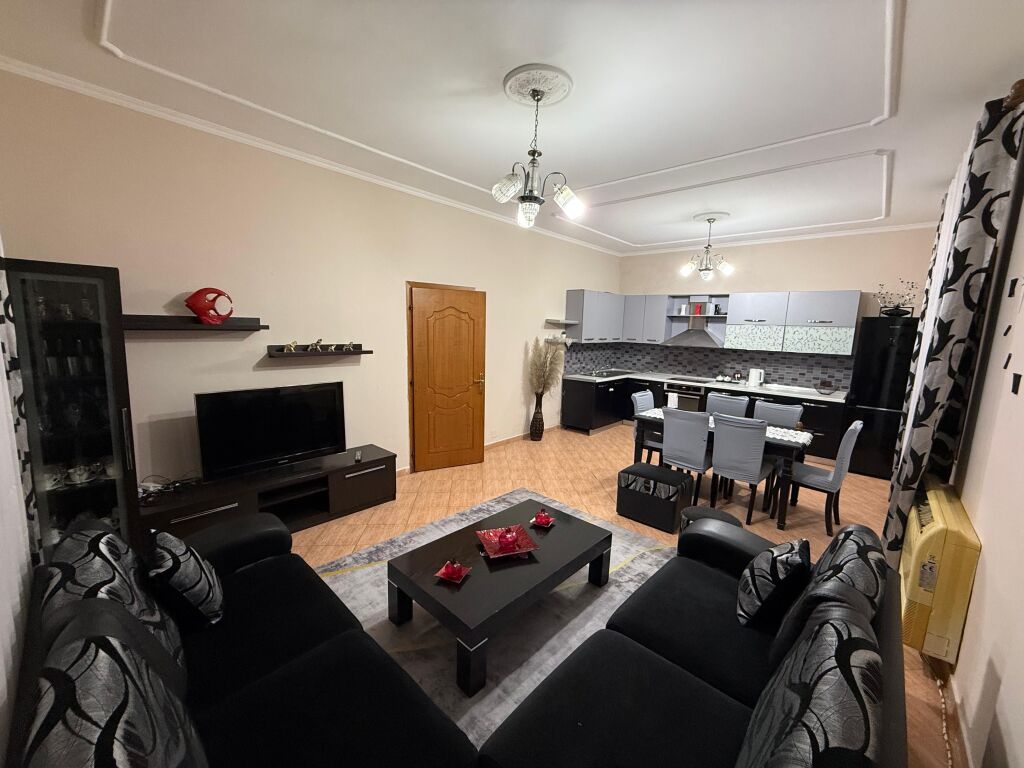 Affittasi 🏠Appartamento 2+1 con parcheggio 🅿️📍vicino a Casa Italia, arredato parte di una villa✨