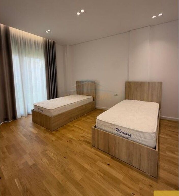 Affitto, Villa su 3 piani, TEG