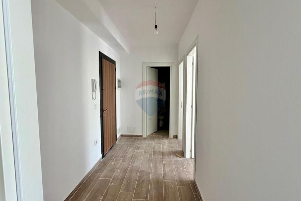 Appartamento - In Affitto - Via 5 Maji, Tirana