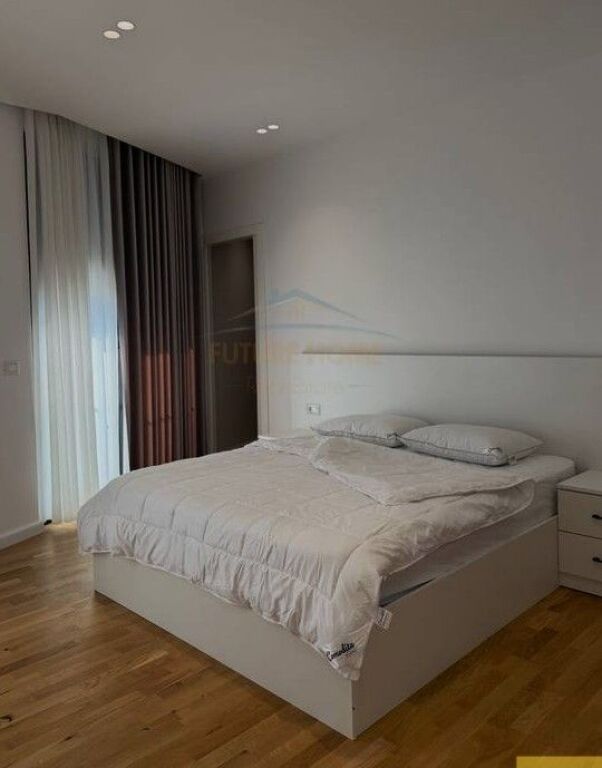 Affitto, Villa su 3 piani, TEG