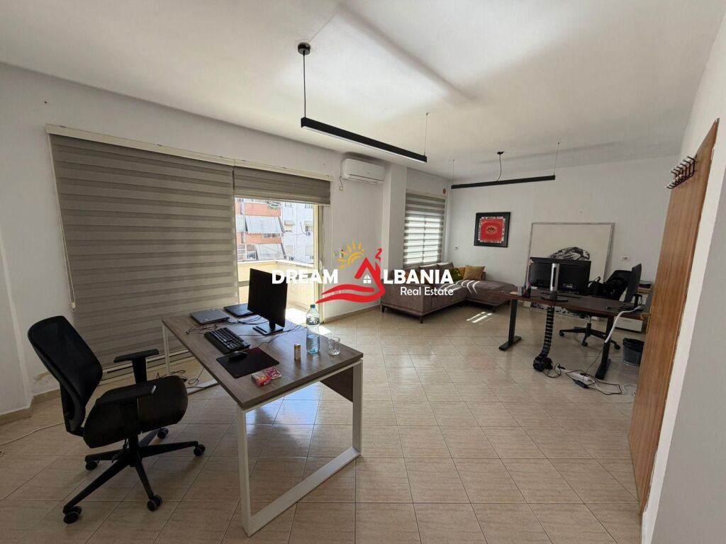 Furnished office for rent at the Paris Commune, near Kristal Center (ID 42611531)
