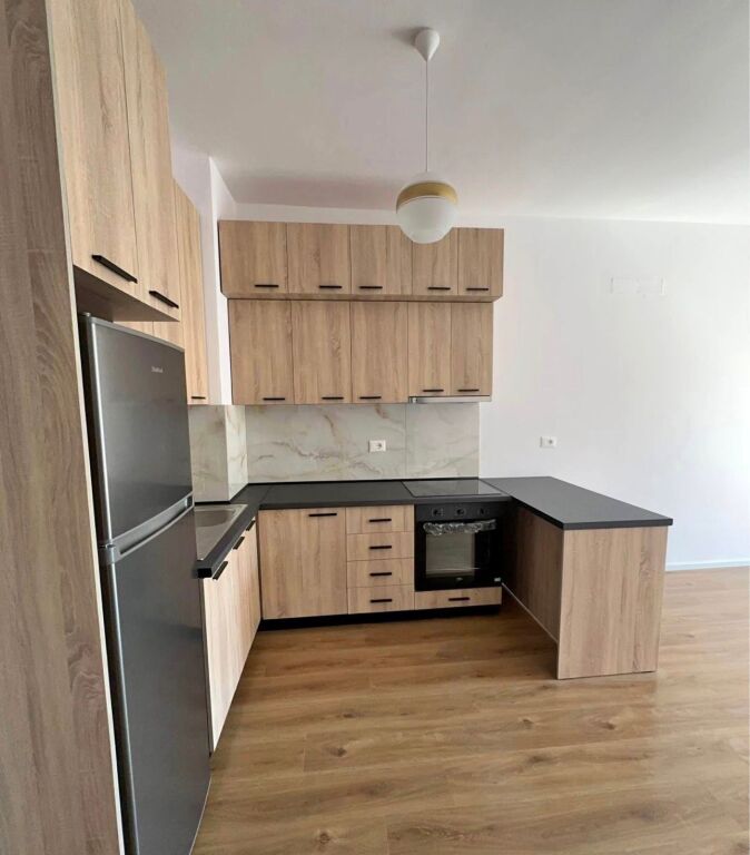 Apartament 1+1 vetem me kuzhine tek Mangalemi ne Ali Dem!