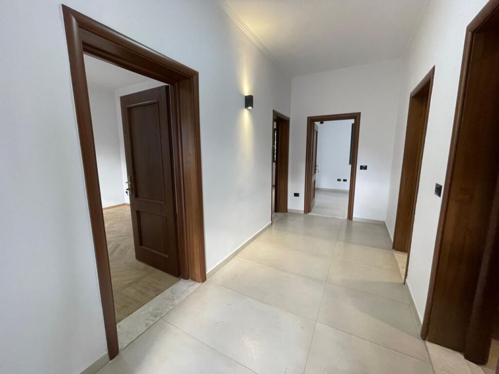 Spazio Ufficio in Affitto a Bllok