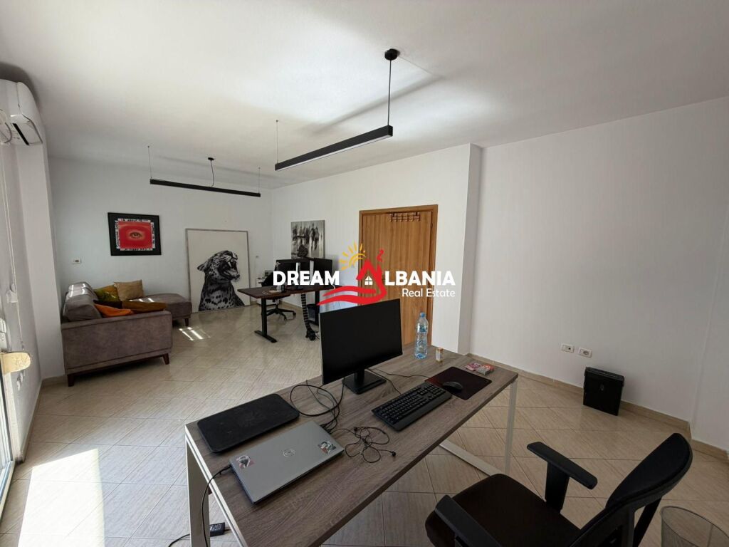 Furnished office for rent at the Paris Commune, near Kristal Center (ID 42611531)
