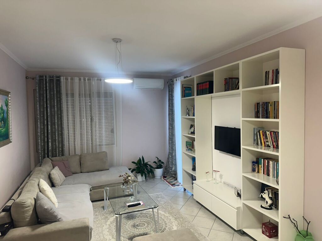 Apartament me qera 1+1 Astir