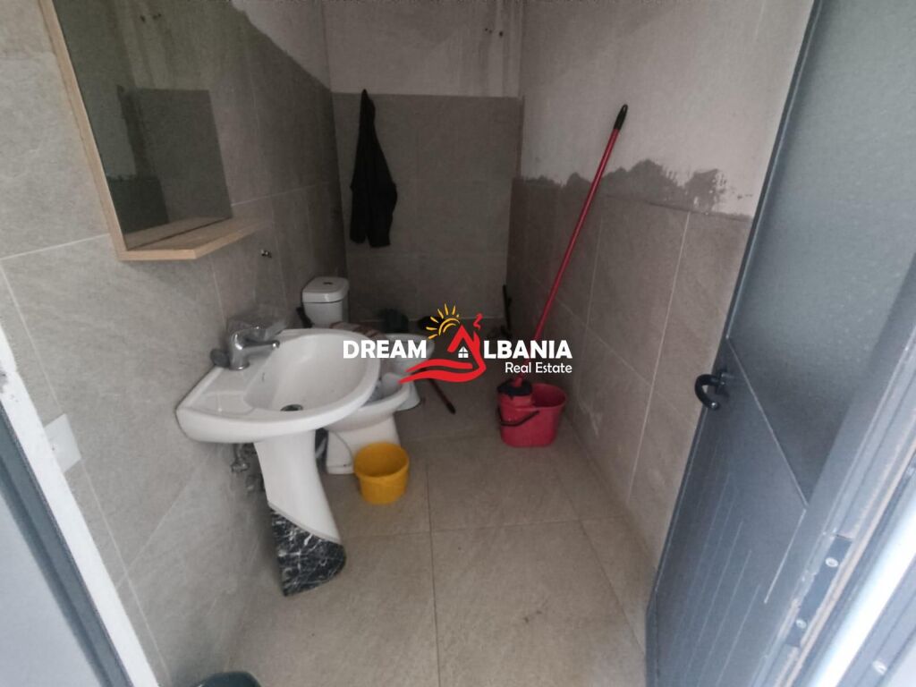 Shitet Vile 2-kateshe prane Liqenit te Thate, Tirane(ID 4151220)