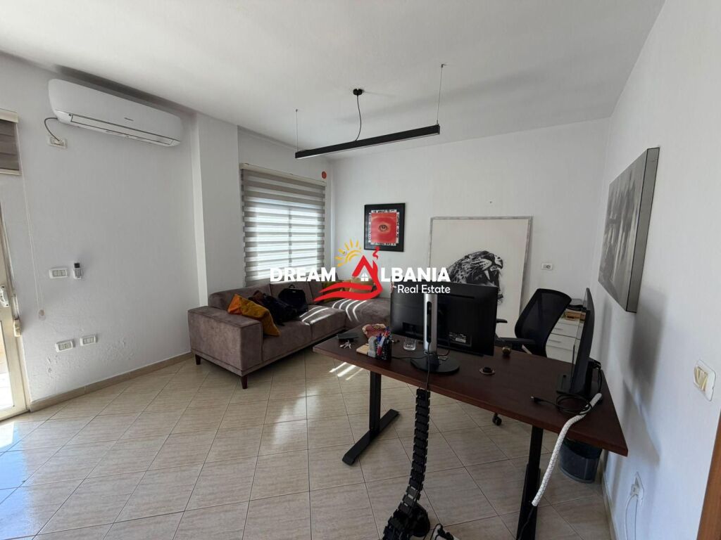 Furnished office for rent at the Paris Commune, near Kristal Center (ID 42611531)
