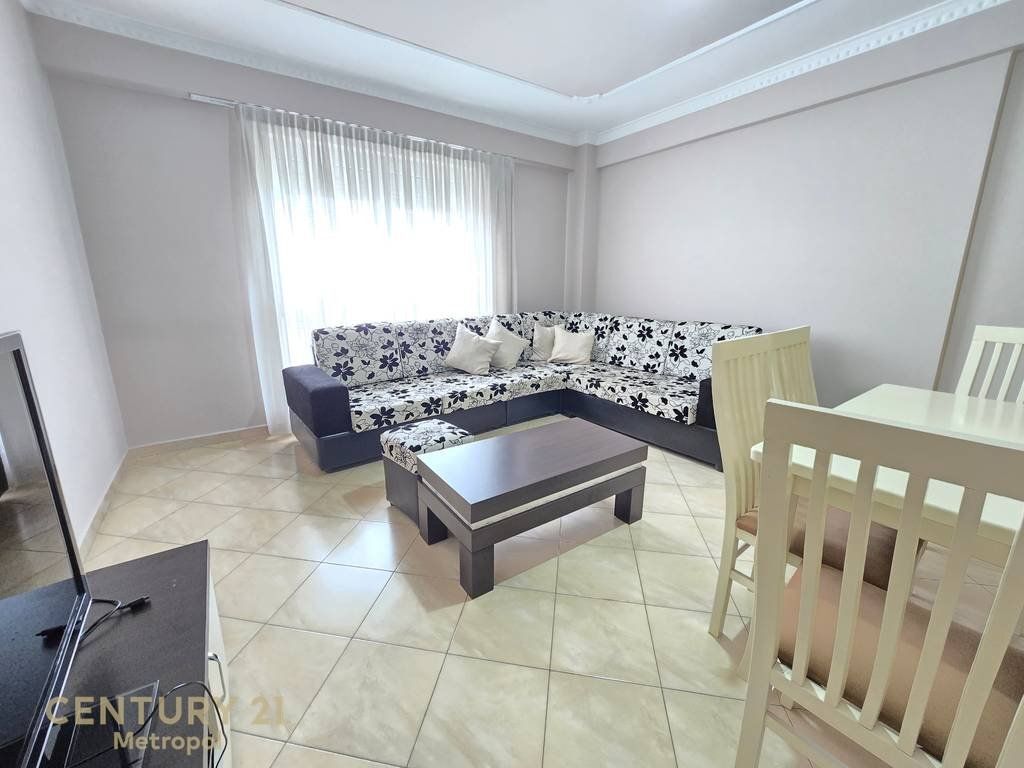 Affittiamo appartamento 2+1+2+garage in via Jordan Misja!