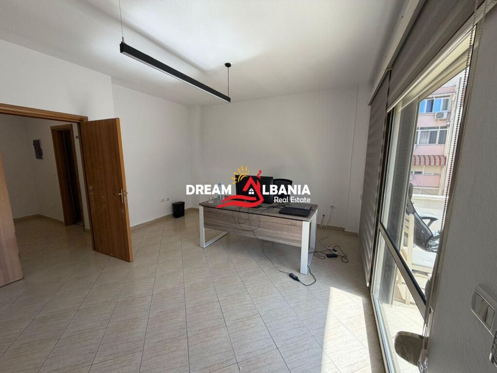Furnished office for rent at the Paris Commune, near Kristal Center (ID 42611531)
