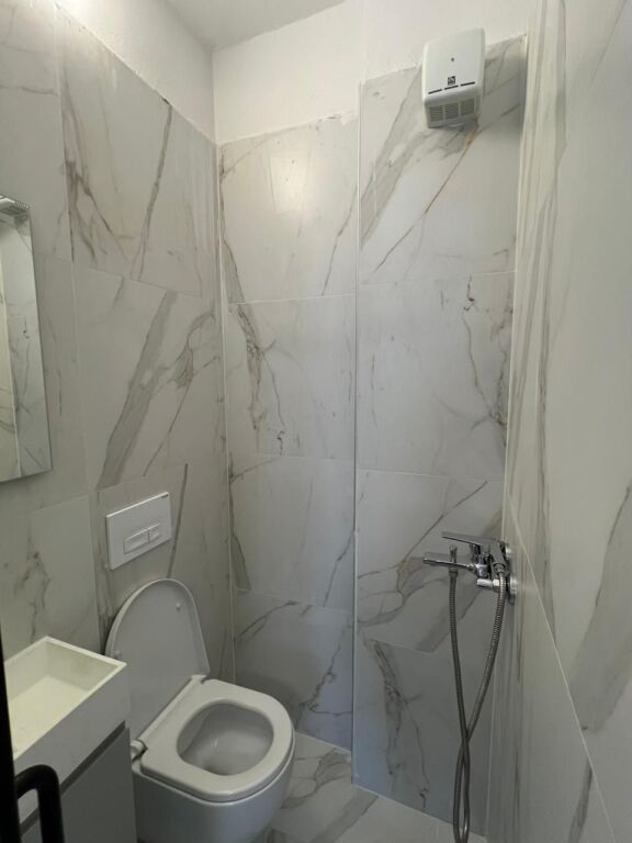 🏠 In Affitto: Super Appartamento 2+1+2wc &amp; 1 Balcone + Posto Auto (📍5 Maji / BlackStone Lounge)🔥 Prima Volta in Affitto || 100% nuovo ✨️ 80,000 Lekë / Mese💶