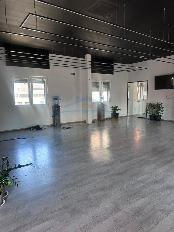 Qera, Ambient Biznesi, Qendër, Tiranë.