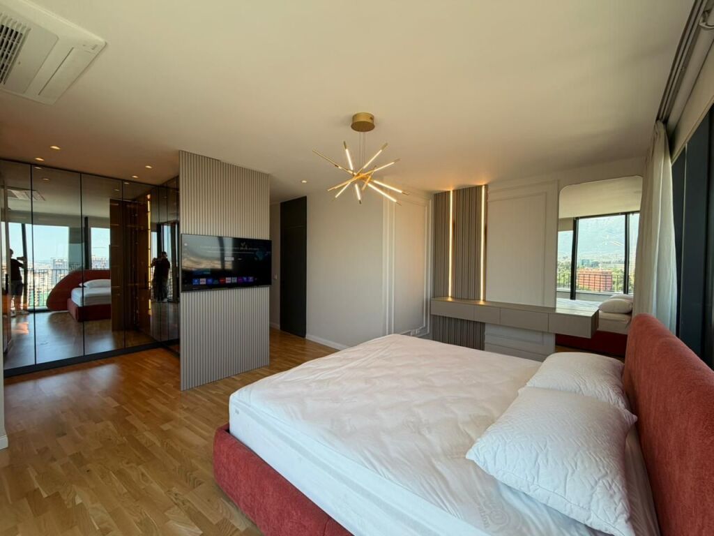 Apartment 3+1+Parking for rent at Lake View Residence.