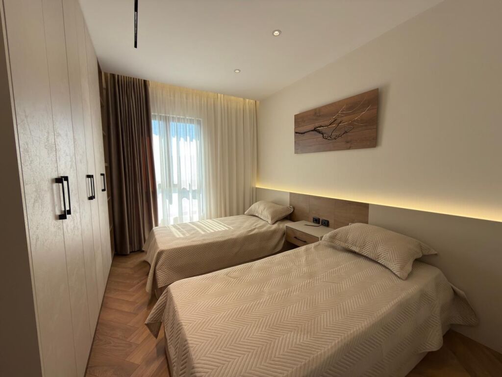 For sale, Apartment 2+1+ Balcony, ” Pallati me Shigjeta ”, Tirana.
