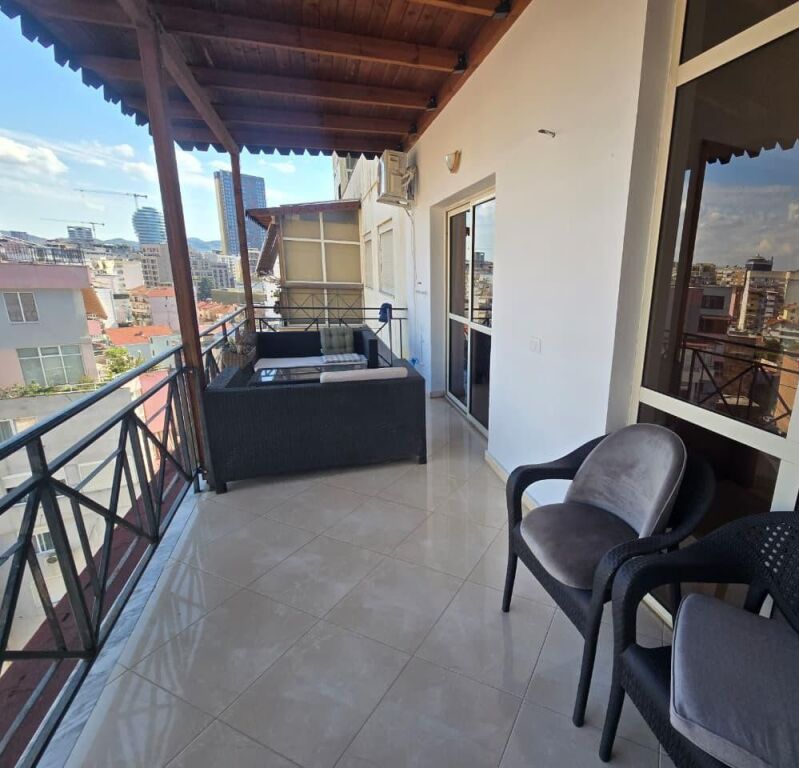 🏡 Apartament 2+1 me Qira – Rruga e Barrikadave