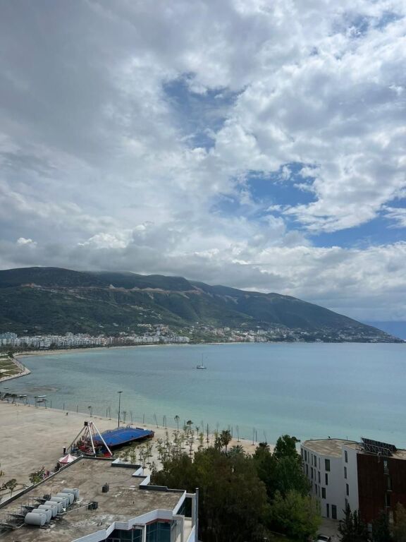 Abbiamo un appartamento con vista mare completa per affitto a lungo termine Lungomare Vlore