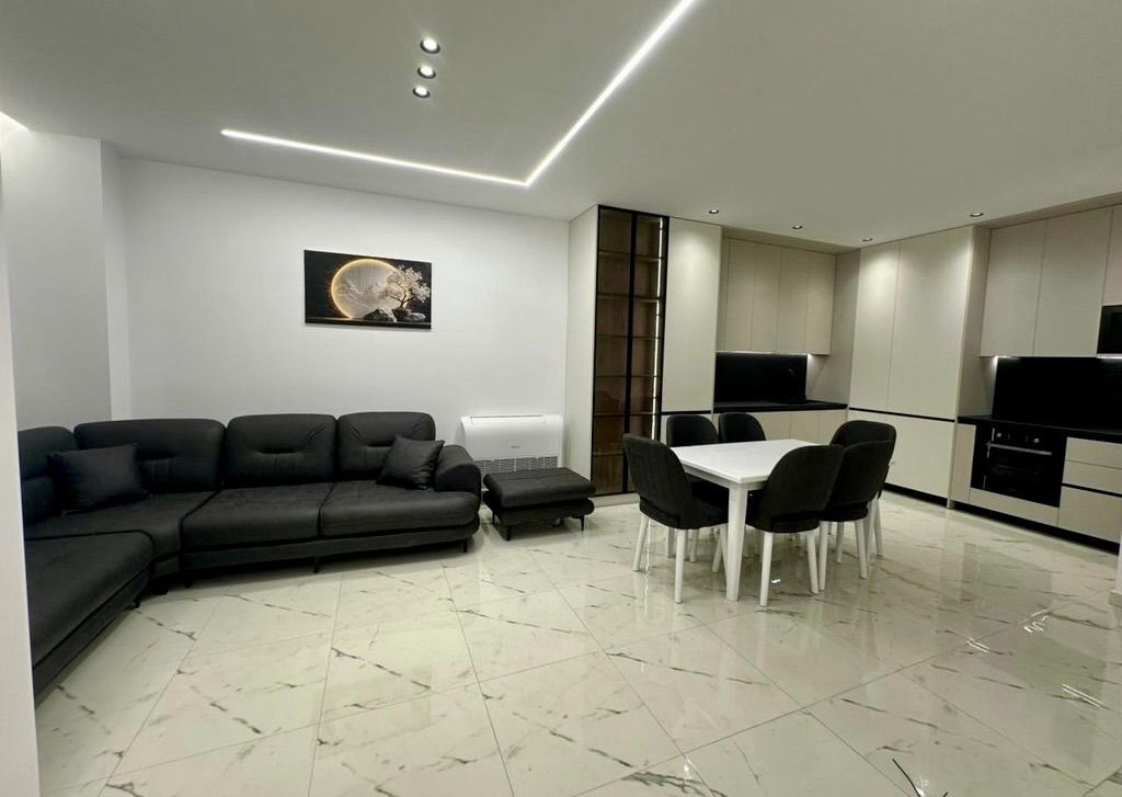 ✨ Me Qira: Apartament 2+1 në "Kompleksin Aura" – Rruga "Dritan Hoxha"
