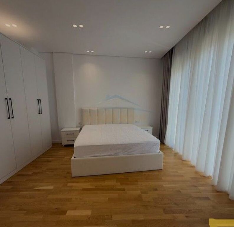 Affitto, Villa su 3 piani, TEG