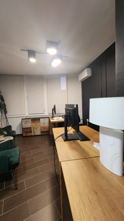 Spazio Ufficio in Affitto in Via Kosovareve