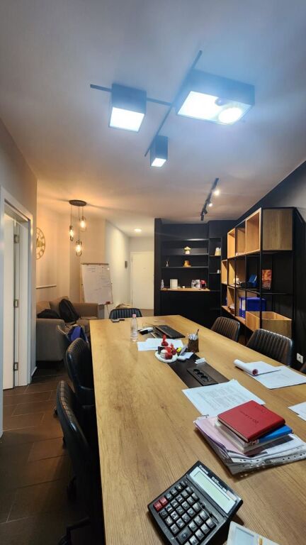 Spazio Ufficio in Affitto in Via Kosovareve