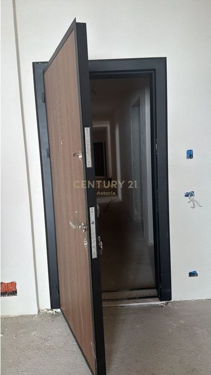 OCCASION, APARTMENT 2+1+2 AT UNIVERS CITY-1050euro/m2 115,000 € Total Area  109m2