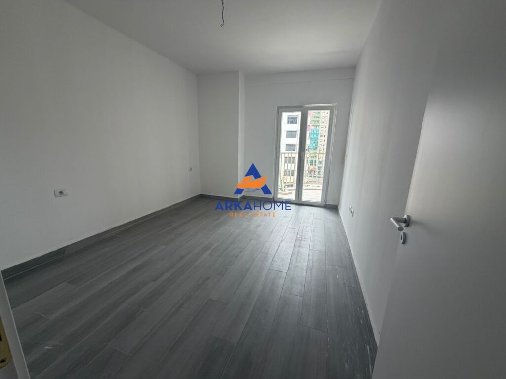 JEPET APARTAMENT ME QERA PER ZYRA 73M2 "KOMPLEKSI ULTRA, PËRBALLË RING CENTER" 600 EURO