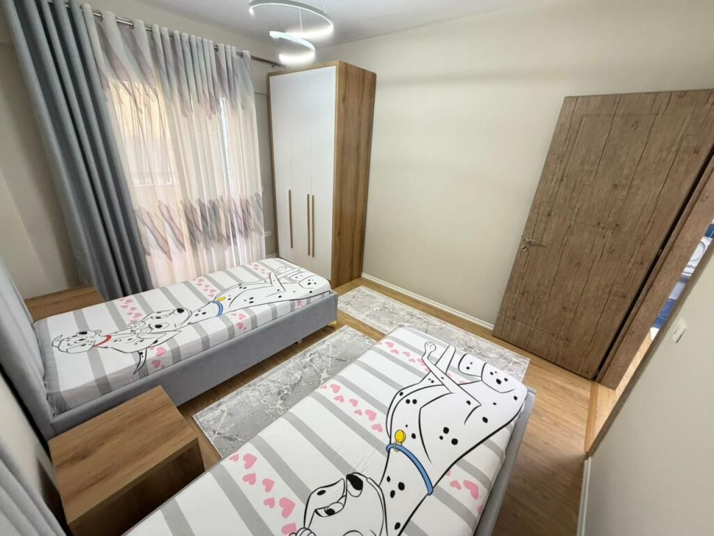 🏡 Qira apartament 2+1+2 📍 Kristal Center, Komuna e Parisit💶 80,000 lek/muaj