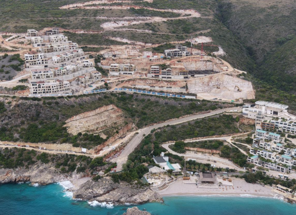 🌴 Premium Villa with Pool for Sale – Folie Village, Jalë