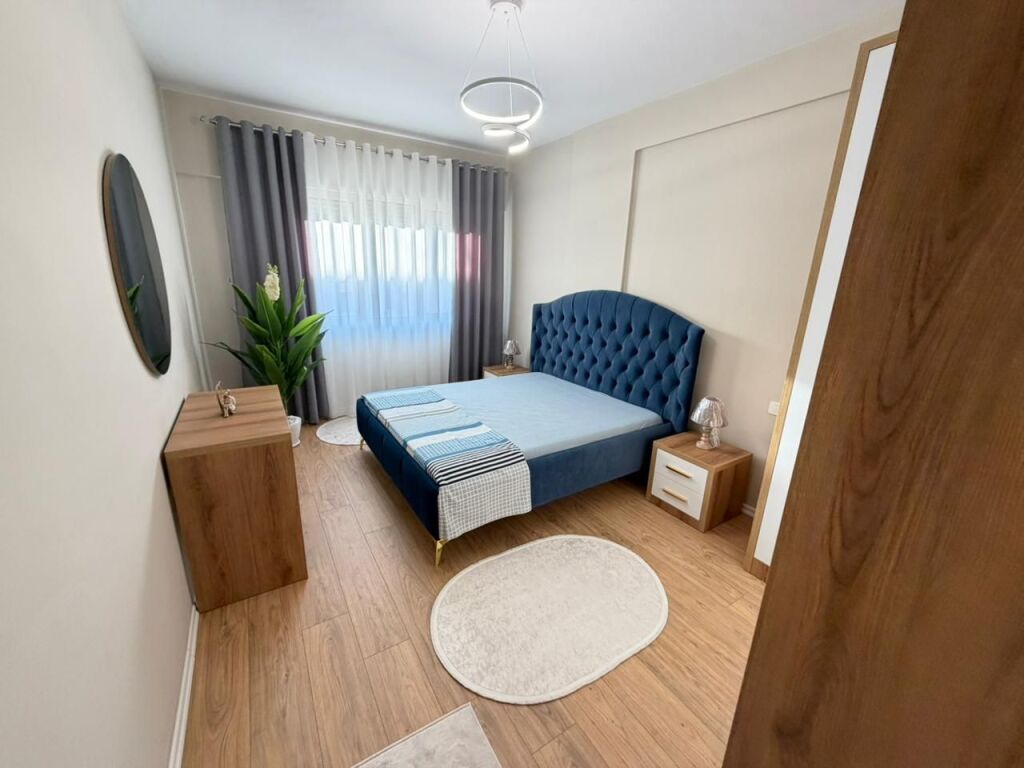 🏡 Qira apartament 2+1+2 📍 Kristal Center, Komuna e Parisit💶 80,000 lek/muaj