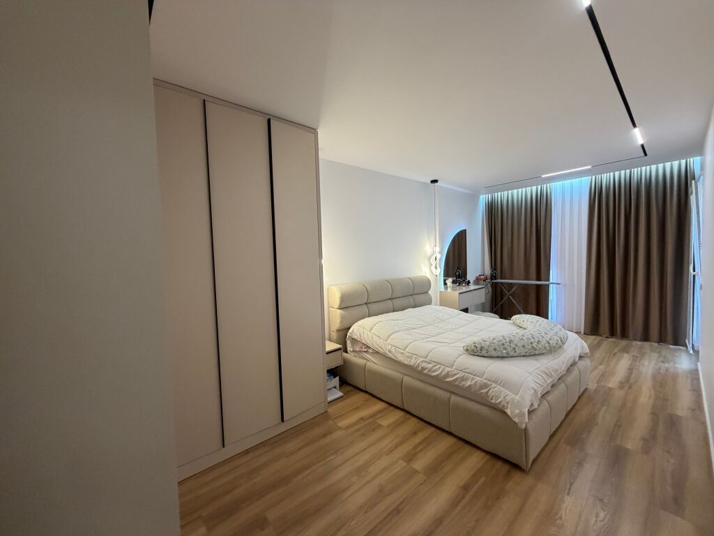 Furnished 2+1 apartment for sale 🏡  📍 Location: Univers City area • Area: 96.54 m² • Layout: 2 bedrooms + living room + kitchen + bathroom • Condition: furnished, ready to move in  The apartment offers spacious areas and functional layout, ideal for family or investment.  💰 Price: 145,000 €  📩 For more information or for a visit, contact privately.