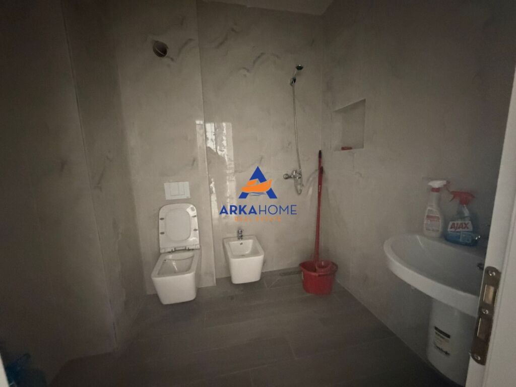 JEPET APARTAMENT ME QERA PER ZYRA 73M2 "KOMPLEKSI ULTRA, PËRBALLË RING CENTER" 600 EURO