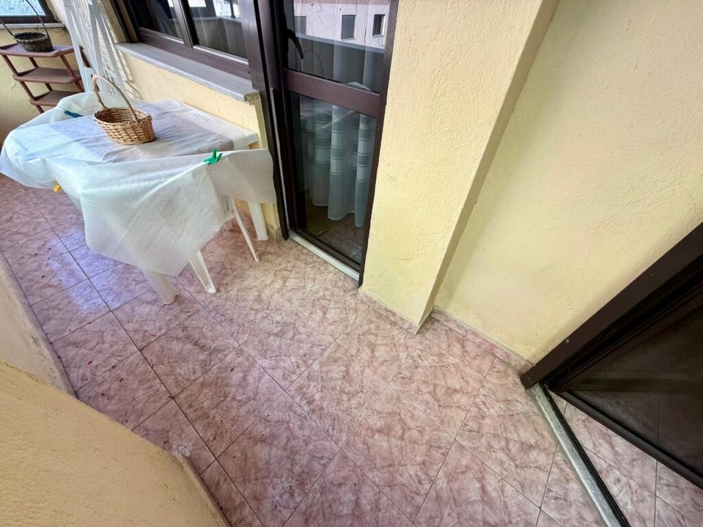 📣 QERA Apartament 2+1+2 Me Ballkon 📍 Ish Blloku, Tirane ✨ 💶 Cmimi 90.000 Leke/Muaj