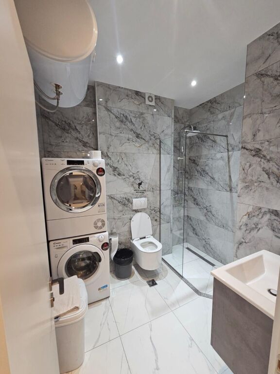 VENDESI APPARTAMENTO 2+1+2 ZOGU I ZI 235.000 EURO FH-71792