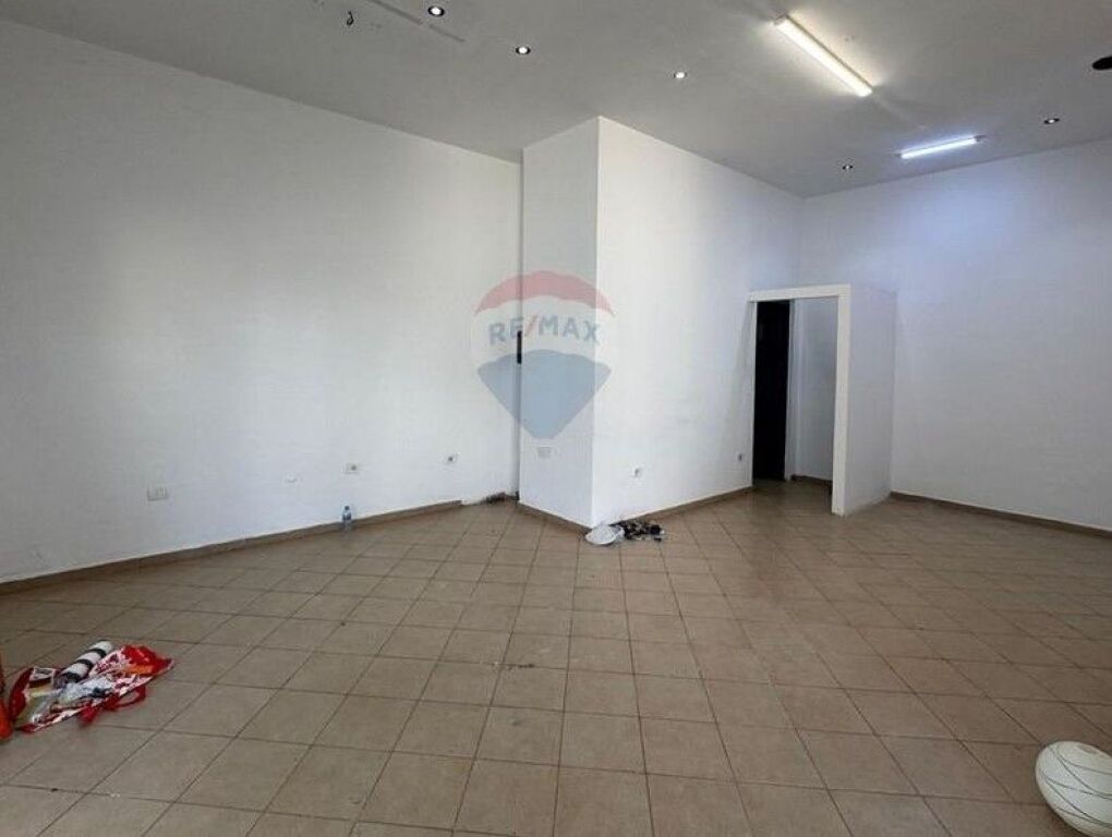 SHOP FOR RENT NEAR THE FORMER CIRCUS ID: 530281030-965