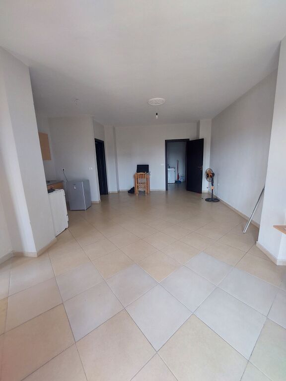 Shitet apartament 1+1 i përshtatur në 2+1 Shkozet – Durrës, pranë Urës së Dajlanit